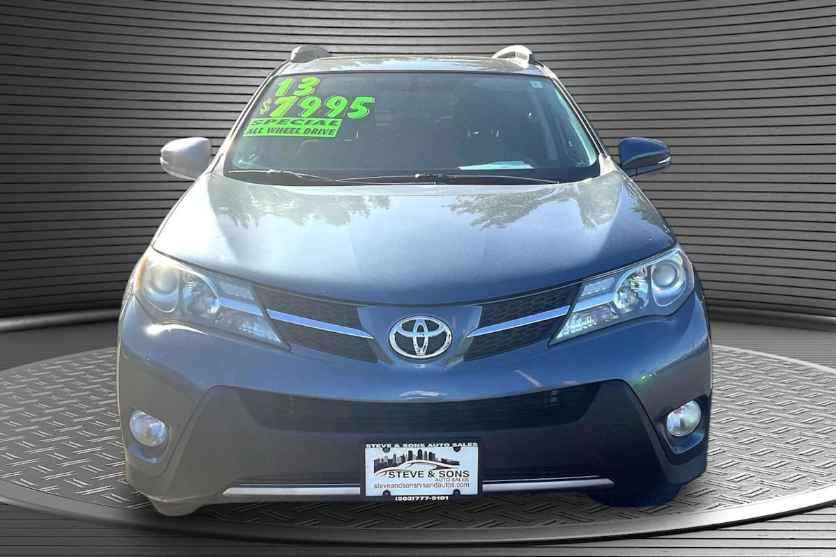 Toyota RAV4 photo 2