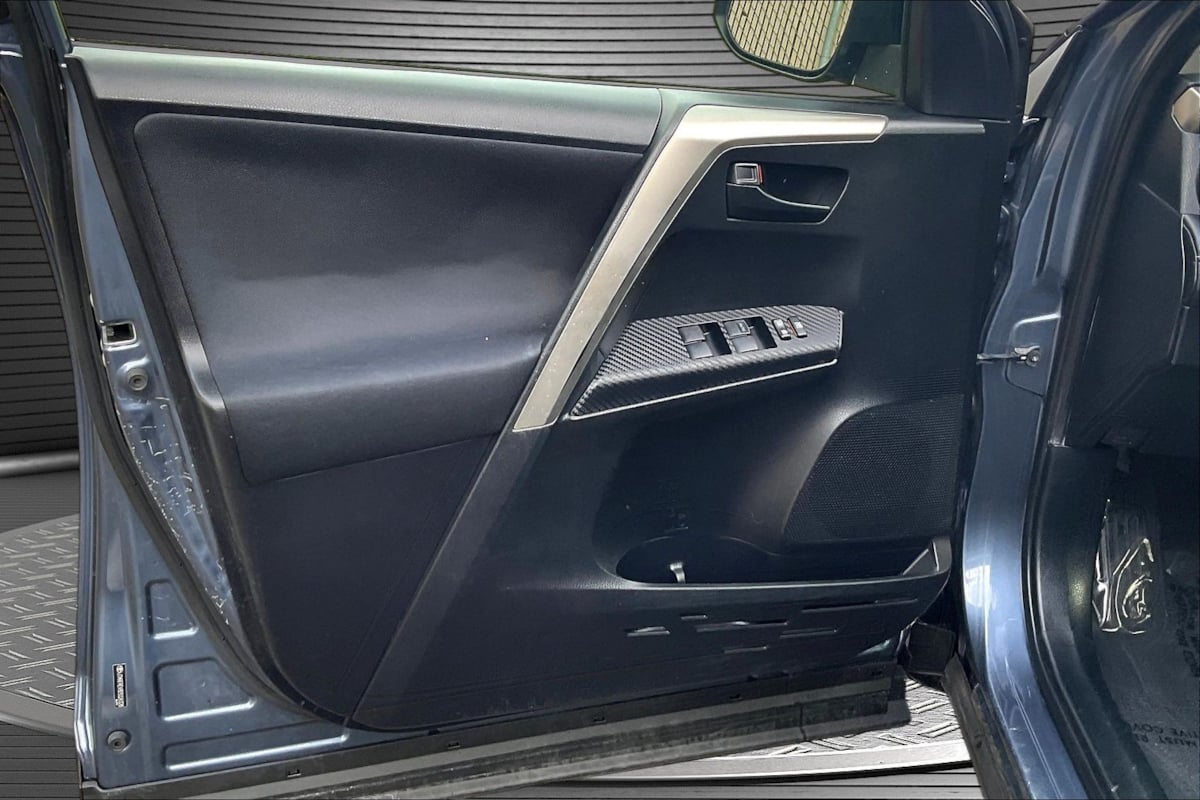 Toyota RAV4 photo 18