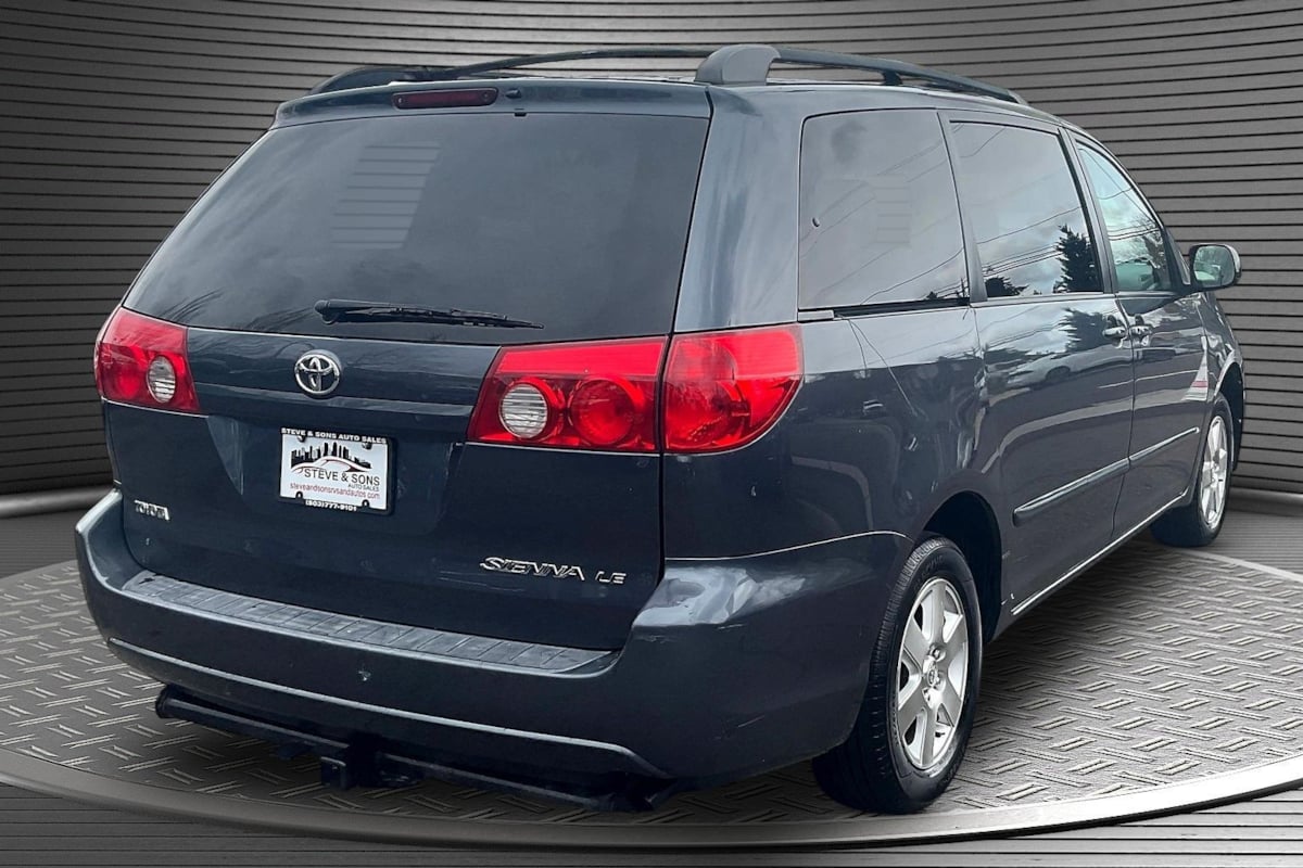 View vehicle photo 6