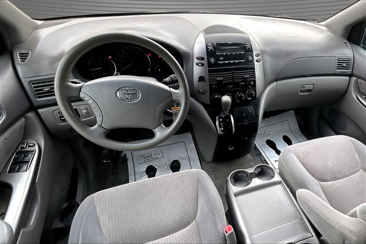 View vehicle photo 7