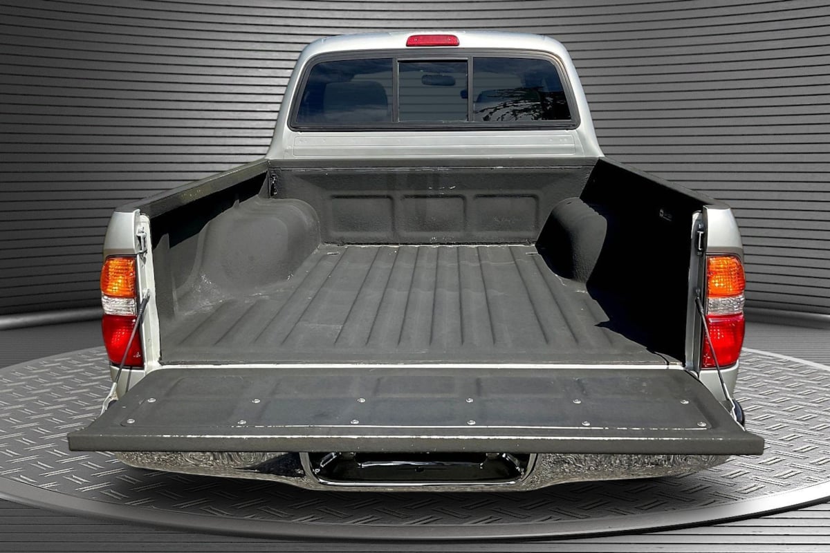 View vehicle photo 7