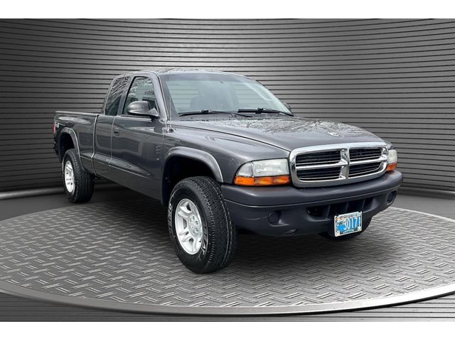 Gray (Graphite Metallic) 2004 Dodge Dakota Club Cab 4WD Pickup Truck Four-Wheel Drive Automatic