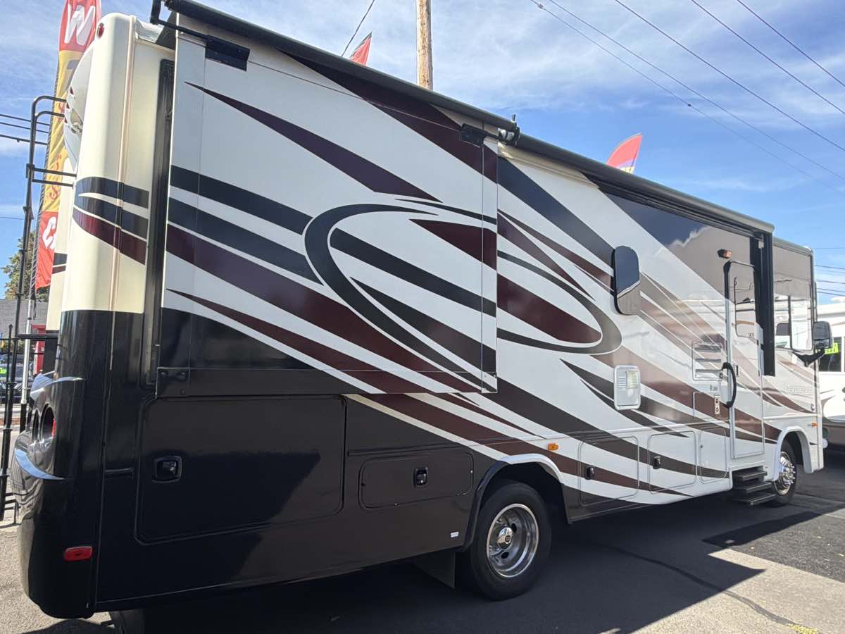 Ford Super Duty F-53 Motorhome photo 3