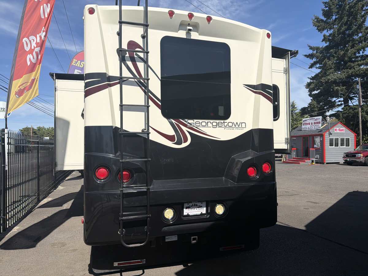 Ford Super Duty F-53 Motorhome photo 4