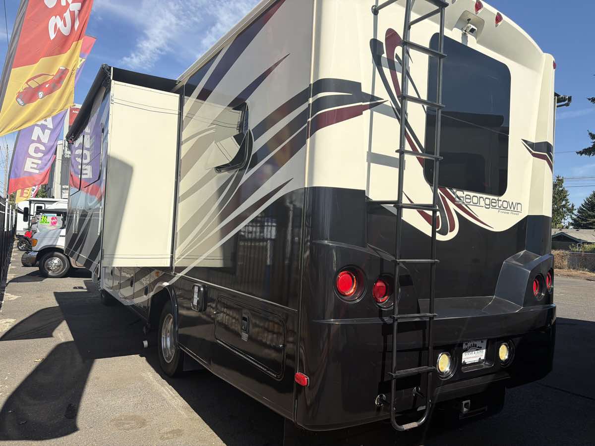 Ford Super Duty F-53 Motorhome photo 5