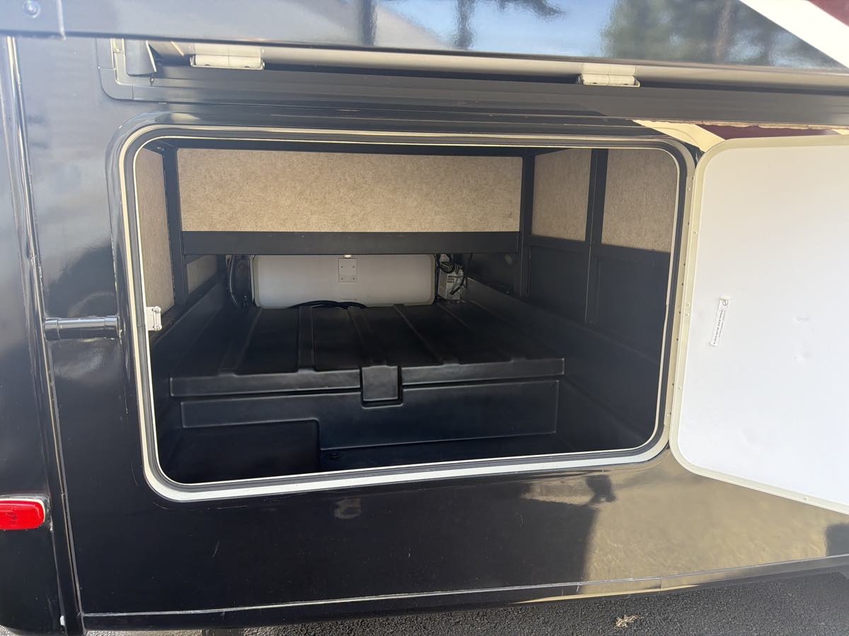 Ford Super Duty F-53 Motorhome photo 10