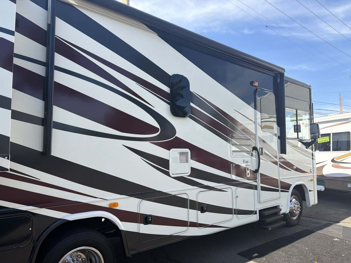 Ford Super Duty F-53 Motorhome photo 11
