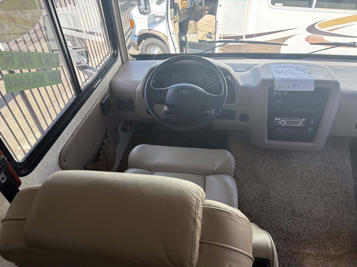 Ford Super Duty F-53 Motorhome photo 12