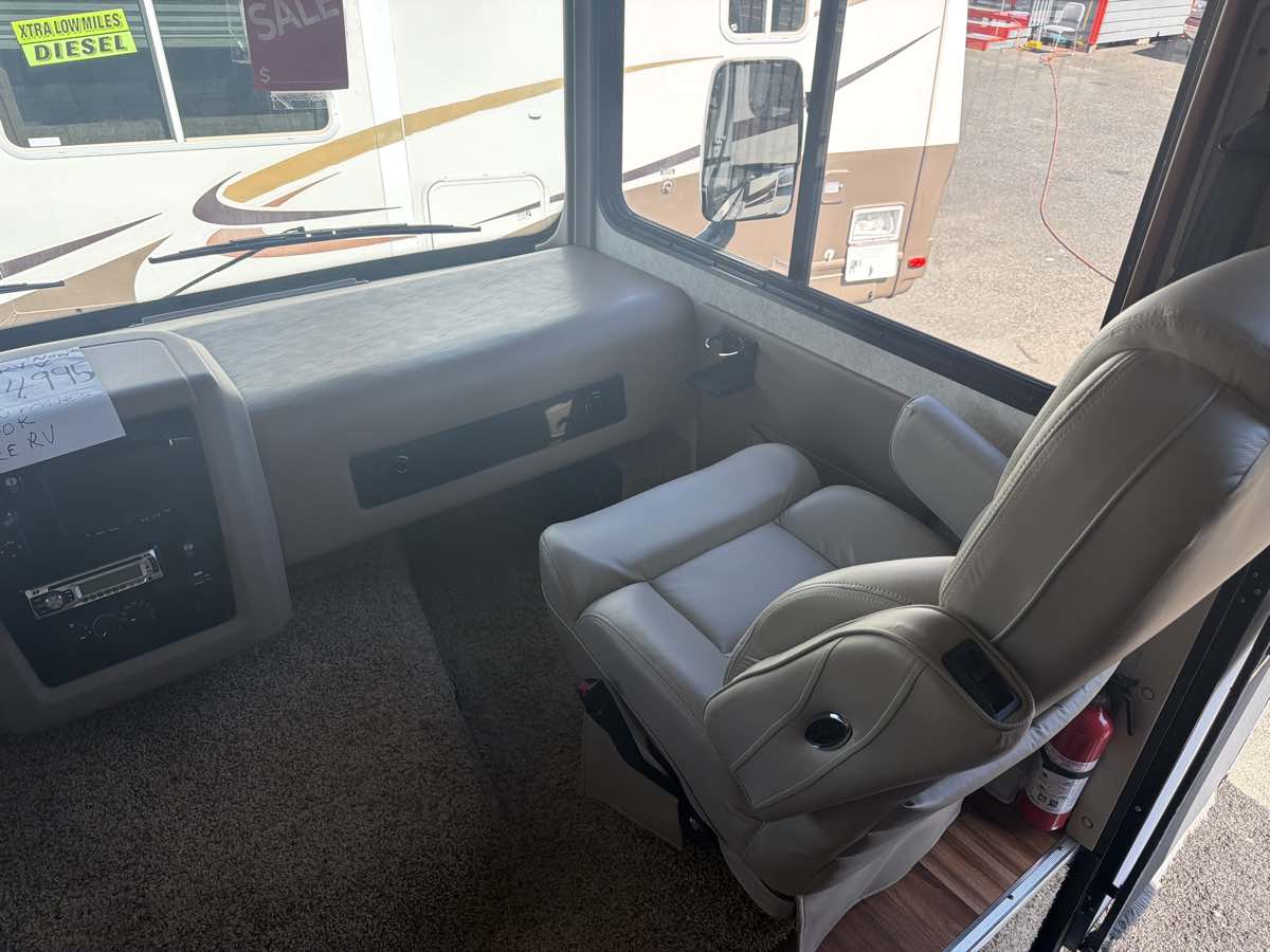 Ford Super Duty F-53 Motorhome photo 13