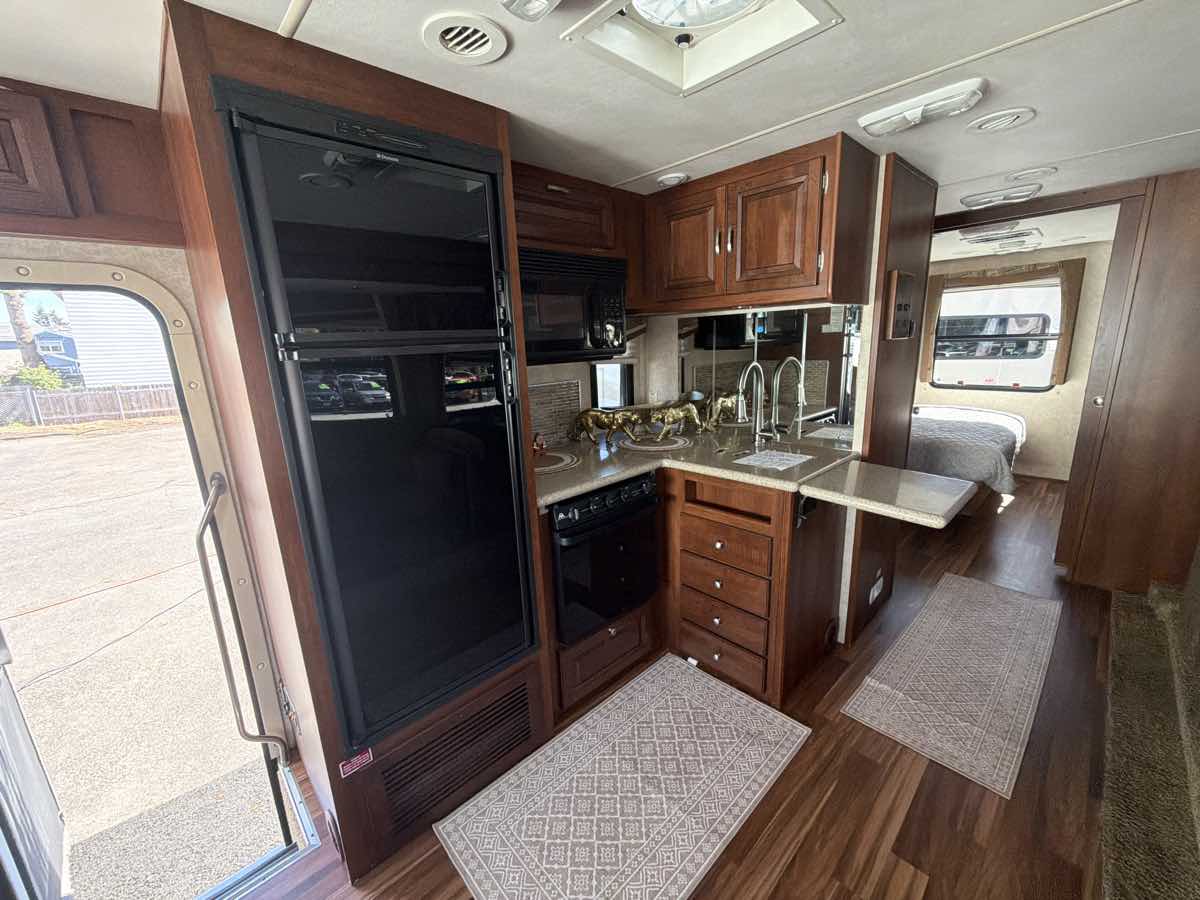 Ford Super Duty F-53 Motorhome photo 14