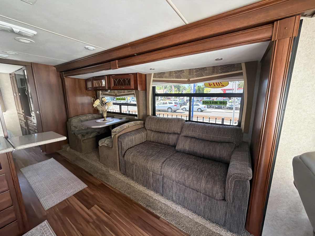 Ford Super Duty F-53 Motorhome photo 15