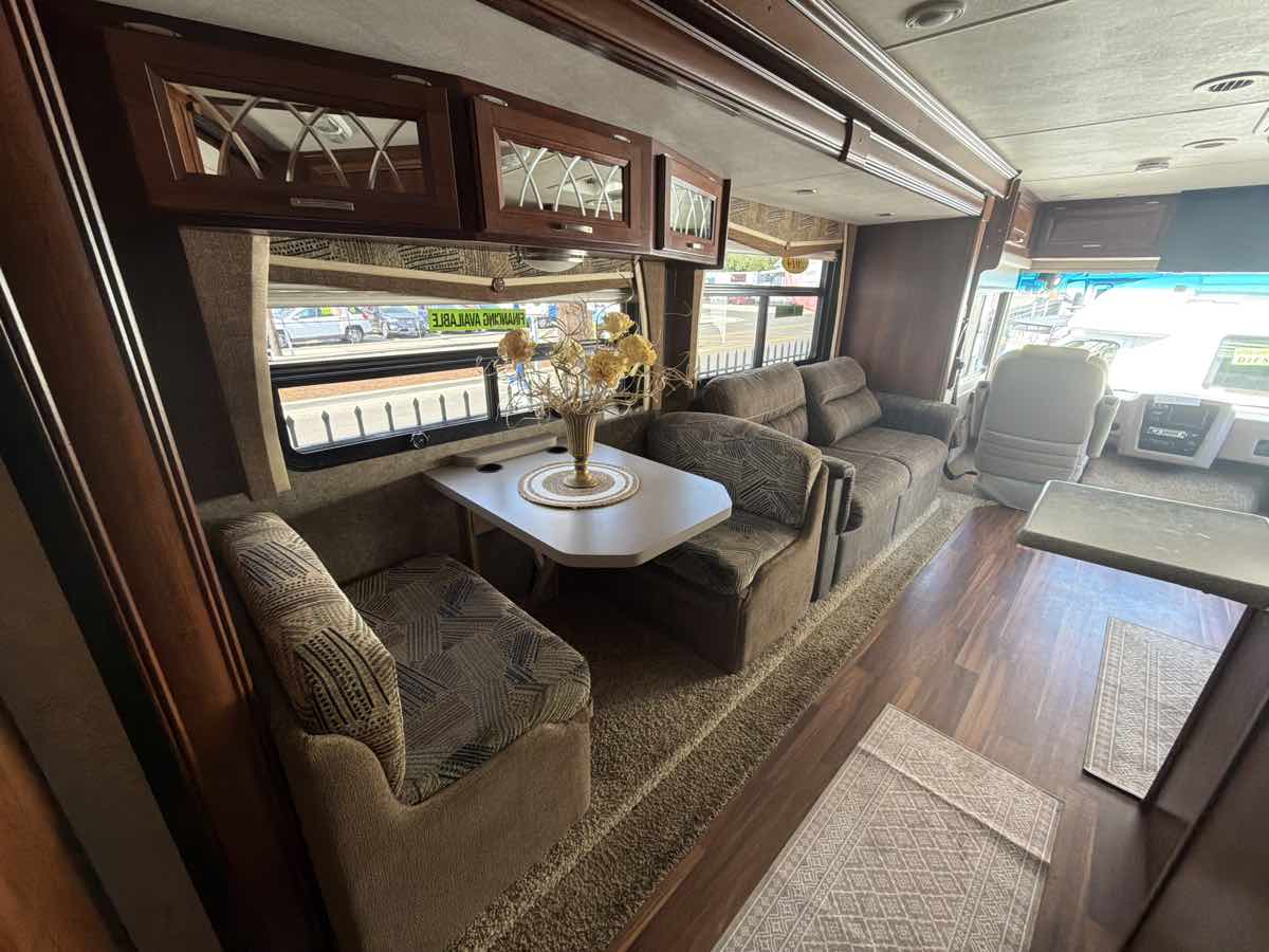 Ford Super Duty F-53 Motorhome photo 17