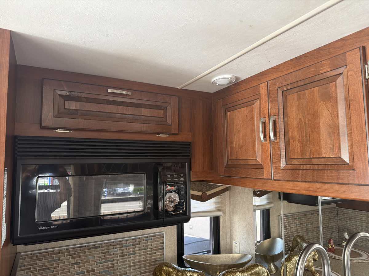 Ford Super Duty F-53 Motorhome photo 21