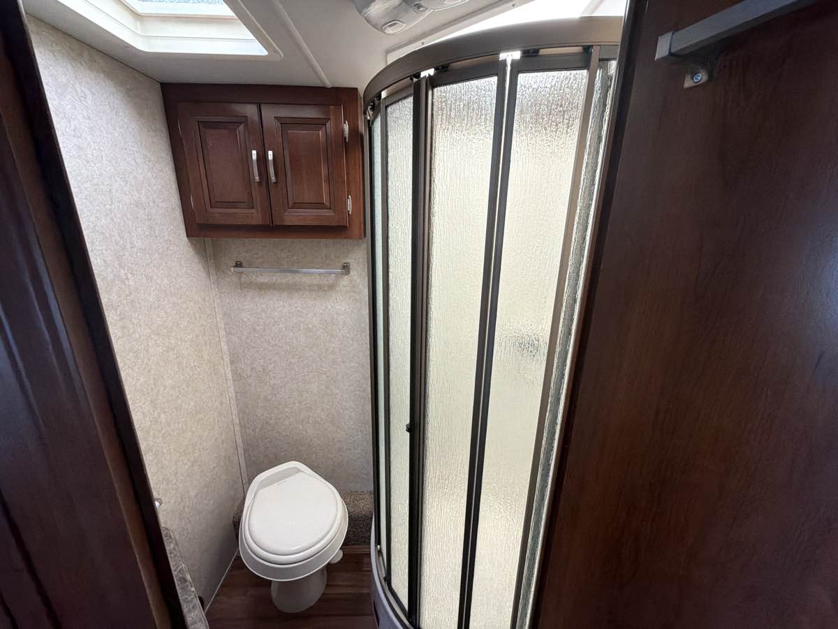 Ford Super Duty F-53 Motorhome photo 26