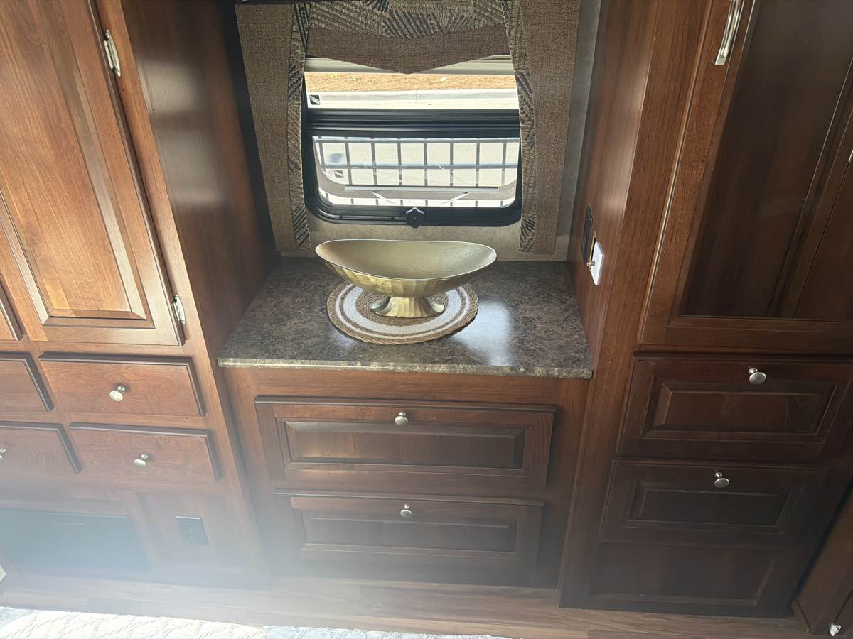 Ford Super Duty F-53 Motorhome photo 31