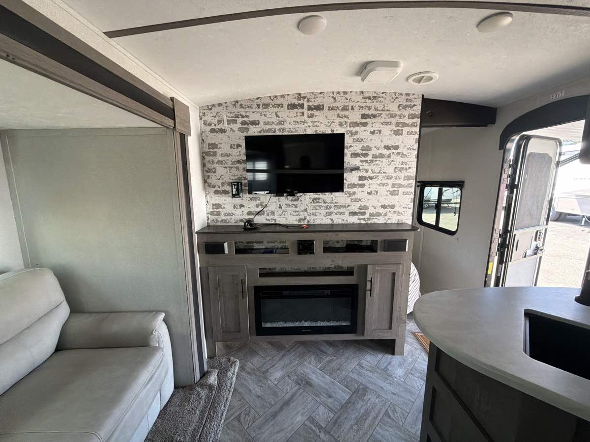 Keystone Rv Springdale photo 18