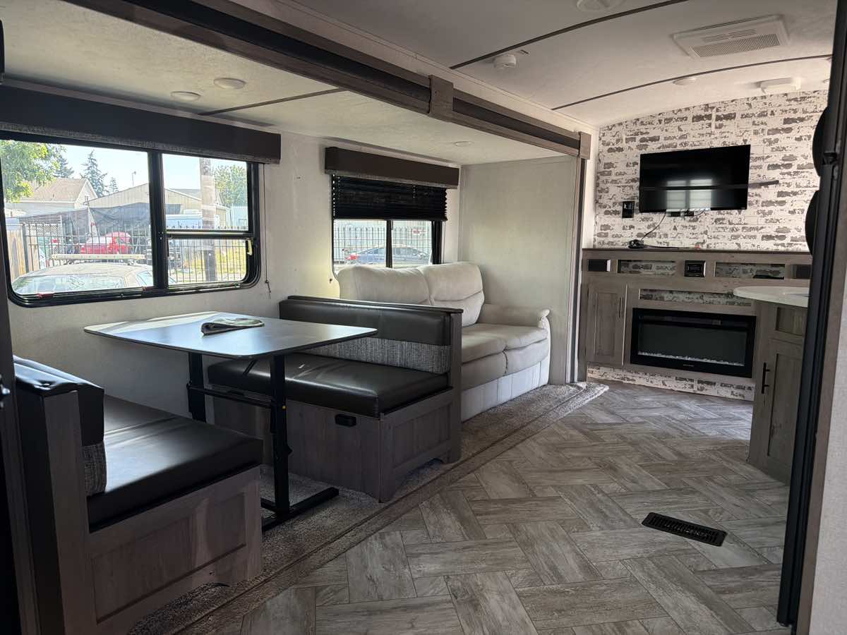 Keystone Rv Springdale photo 32