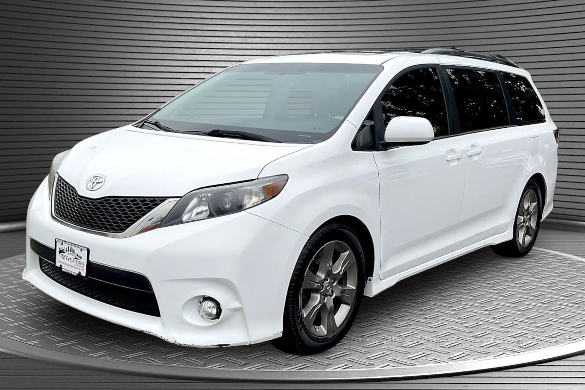 Toyota Sienna photo 3