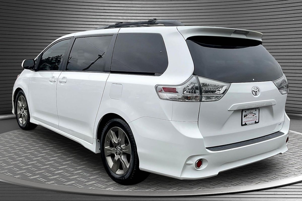 Toyota Sienna photo 4