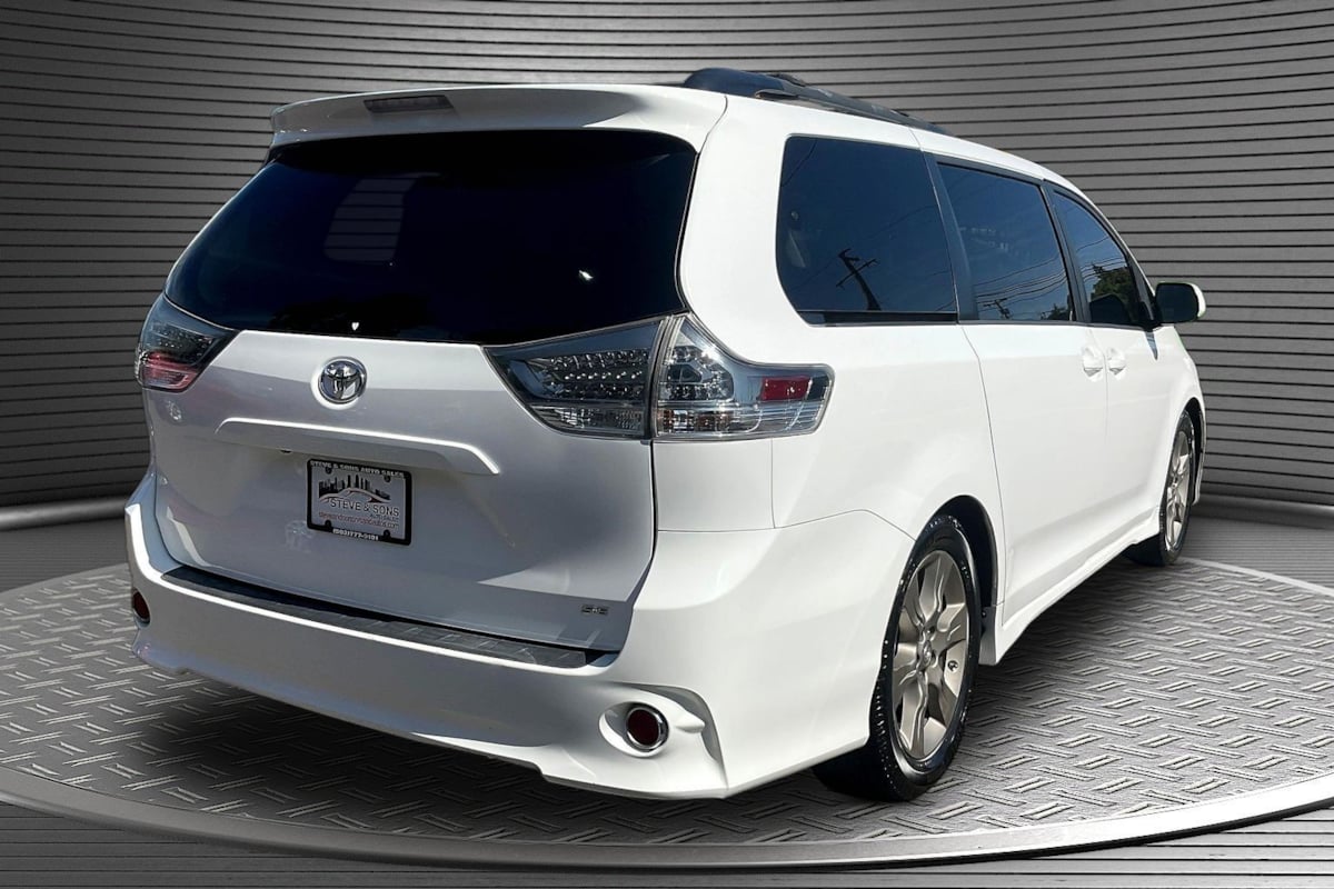 Toyota Sienna photo 6
