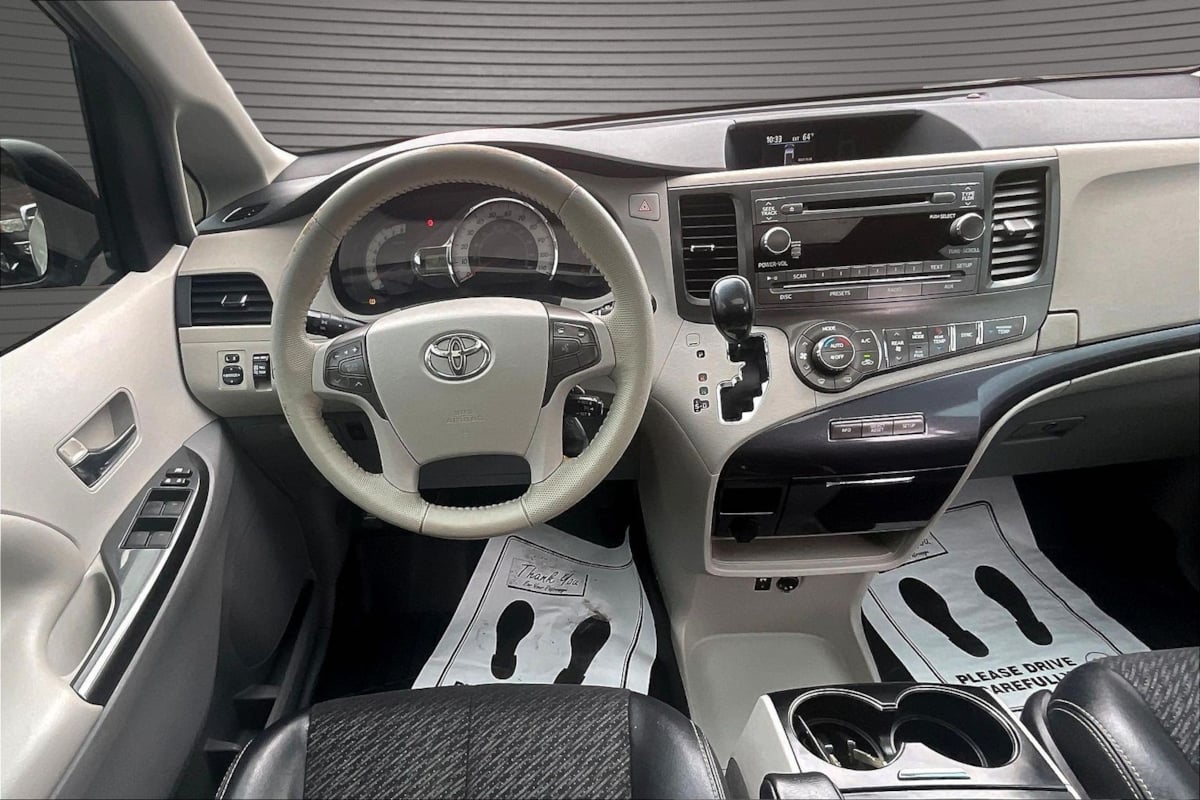 Toyota Sienna photo 8