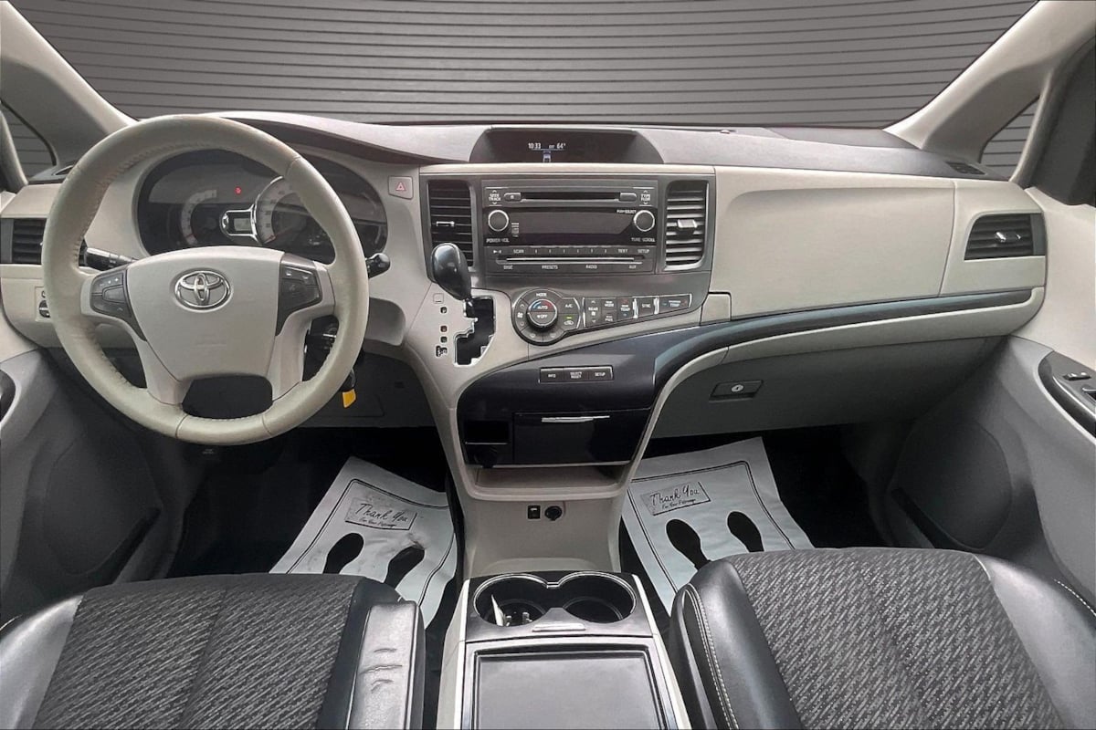 Toyota Sienna photo 7