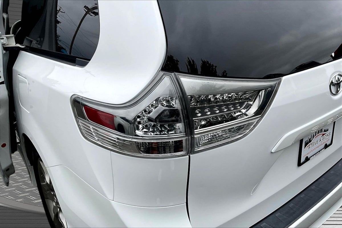 Toyota Sienna photo 22