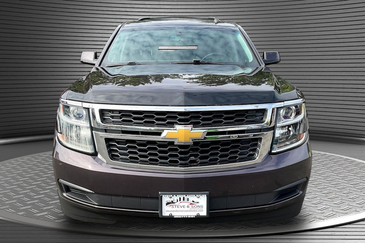 Chevrolet Tahoe photo 2