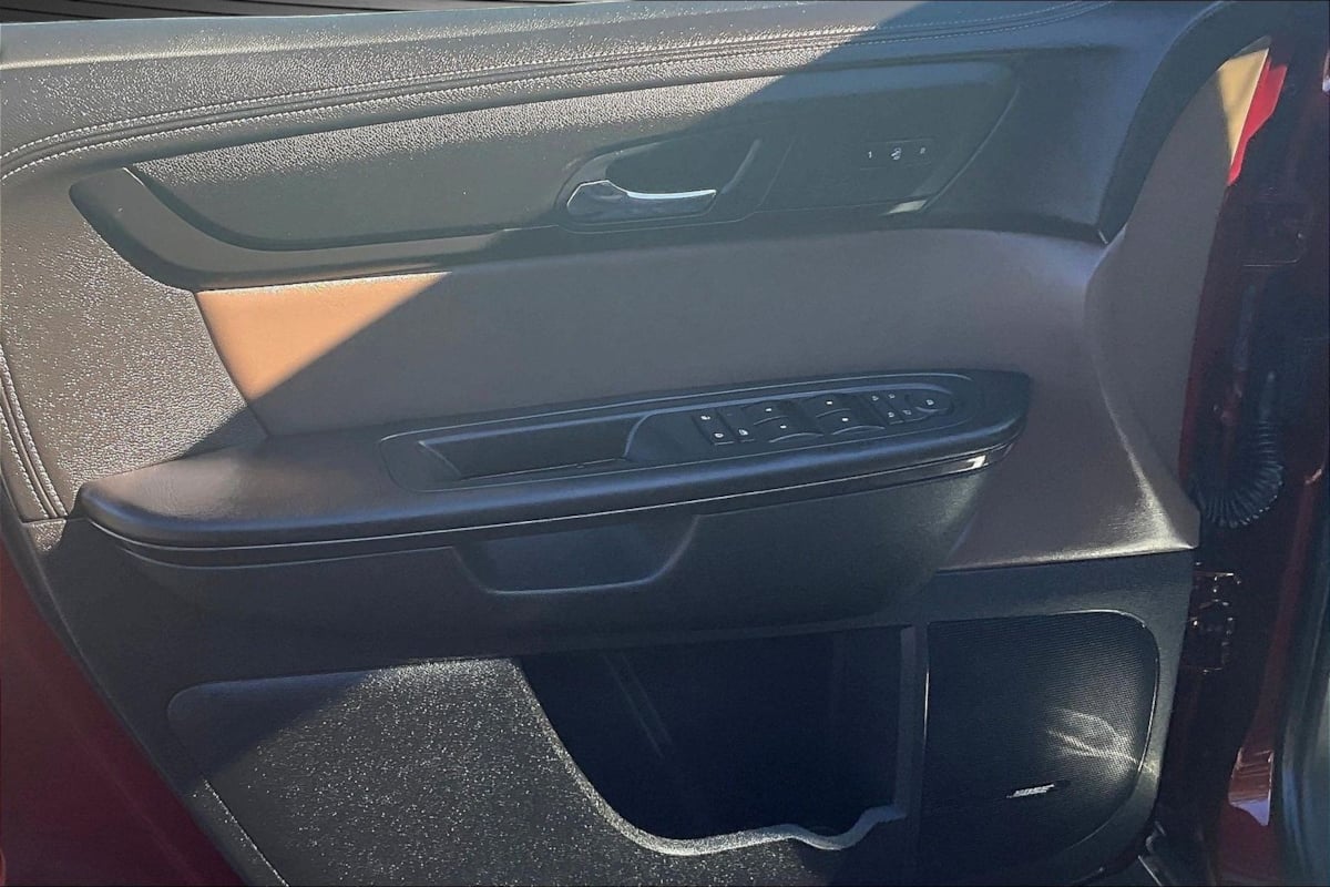 Photo 18 of this GMC Acadia