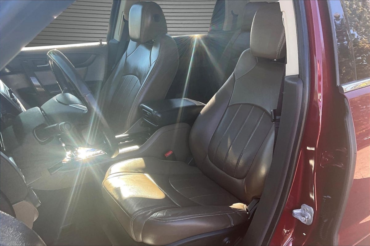 Photo 19 of this GMC Acadia