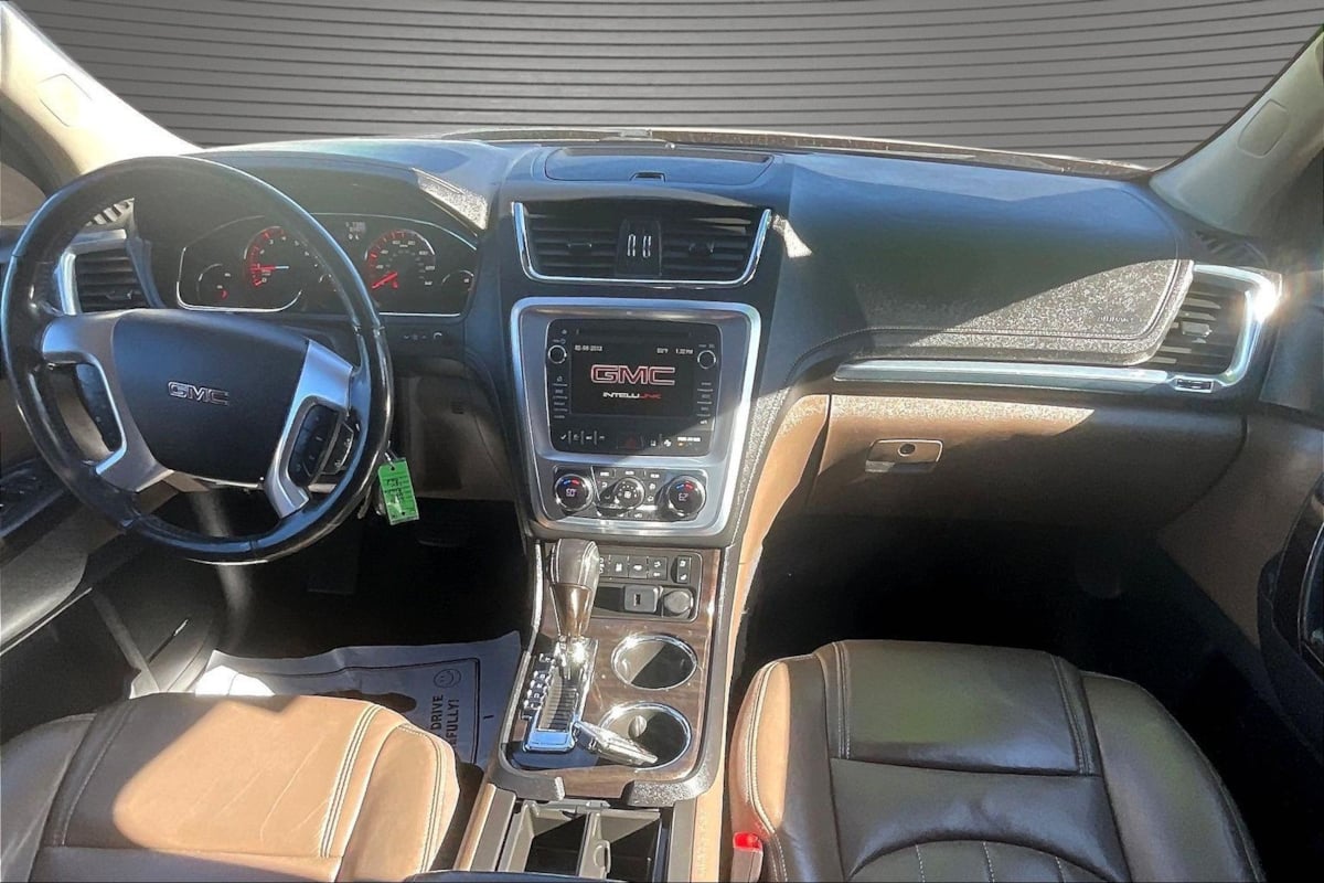 Photo 7 of this GMC Acadia