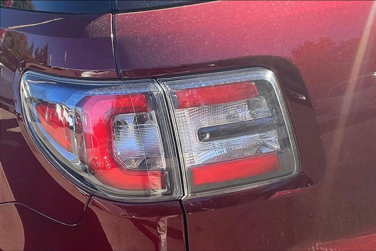 Photo 21 of this GMC Acadia