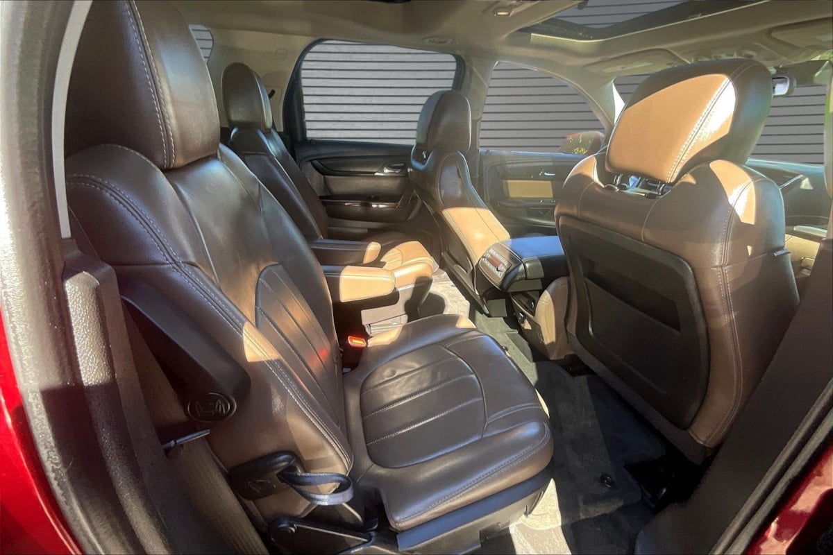 Photo 23 of this GMC Acadia