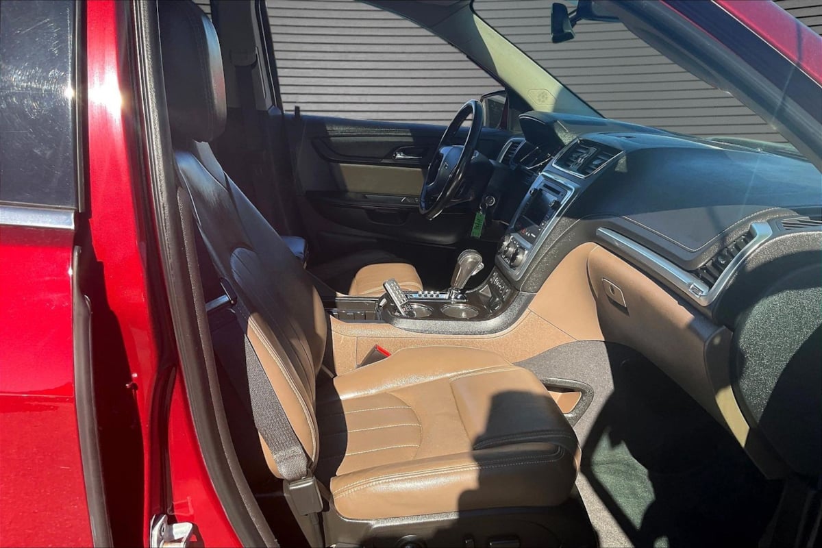 Photo 27 of this GMC Acadia