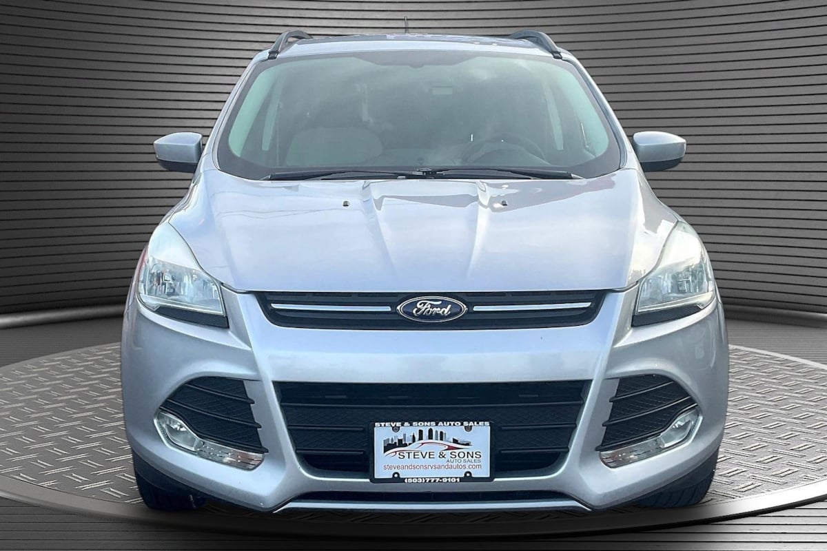 Ford Escape photo 2
