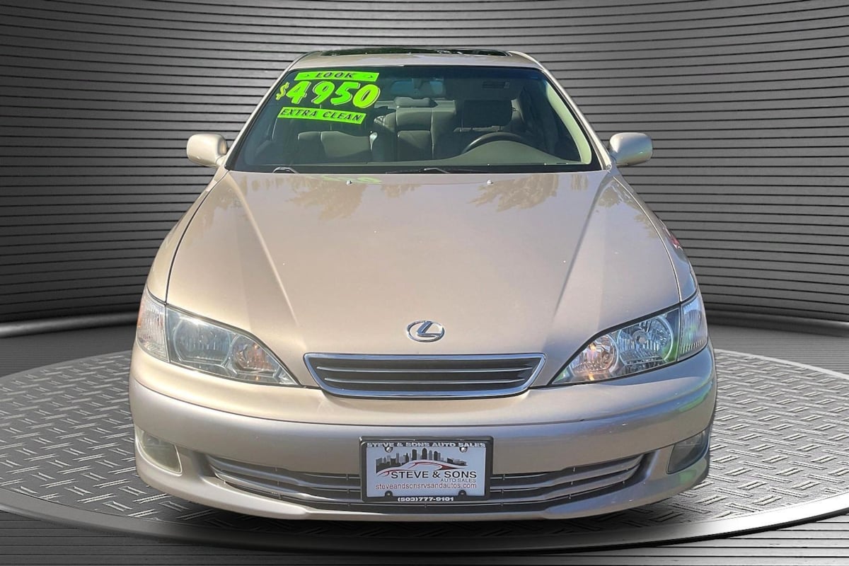 Lexus ES photo 2