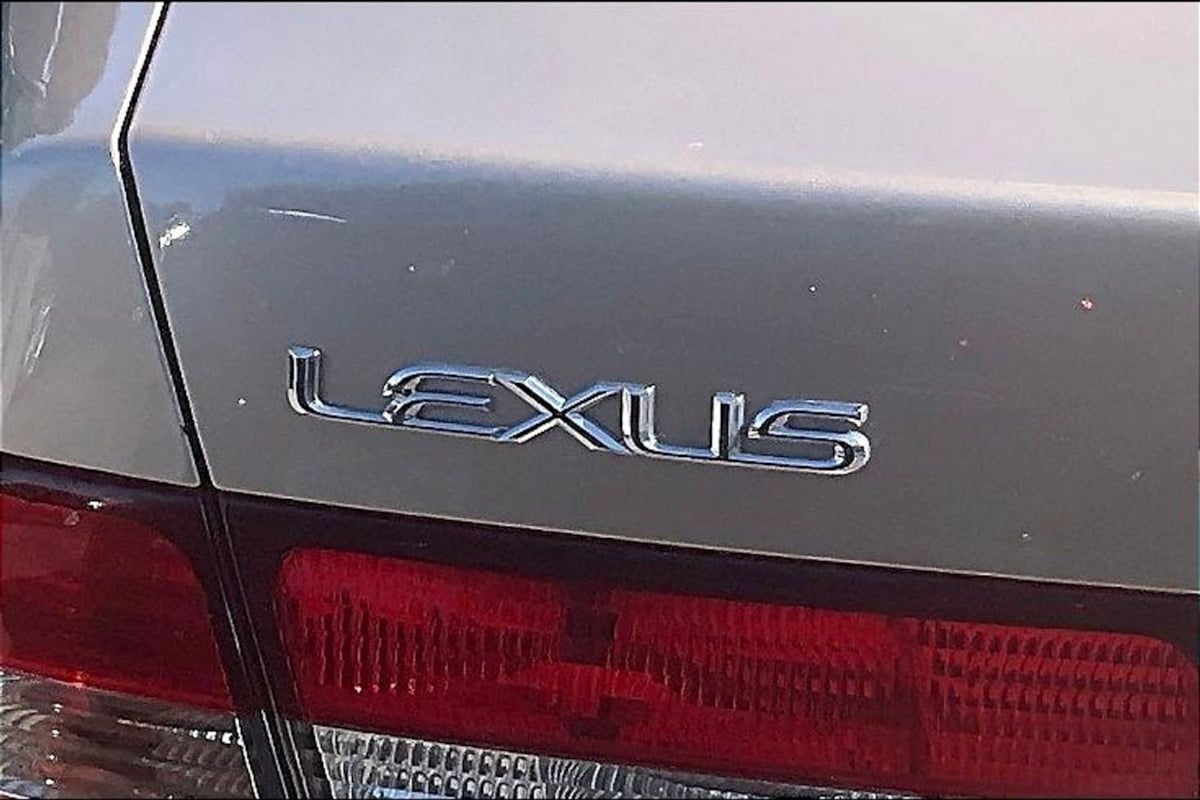 Lexus ES photo 21