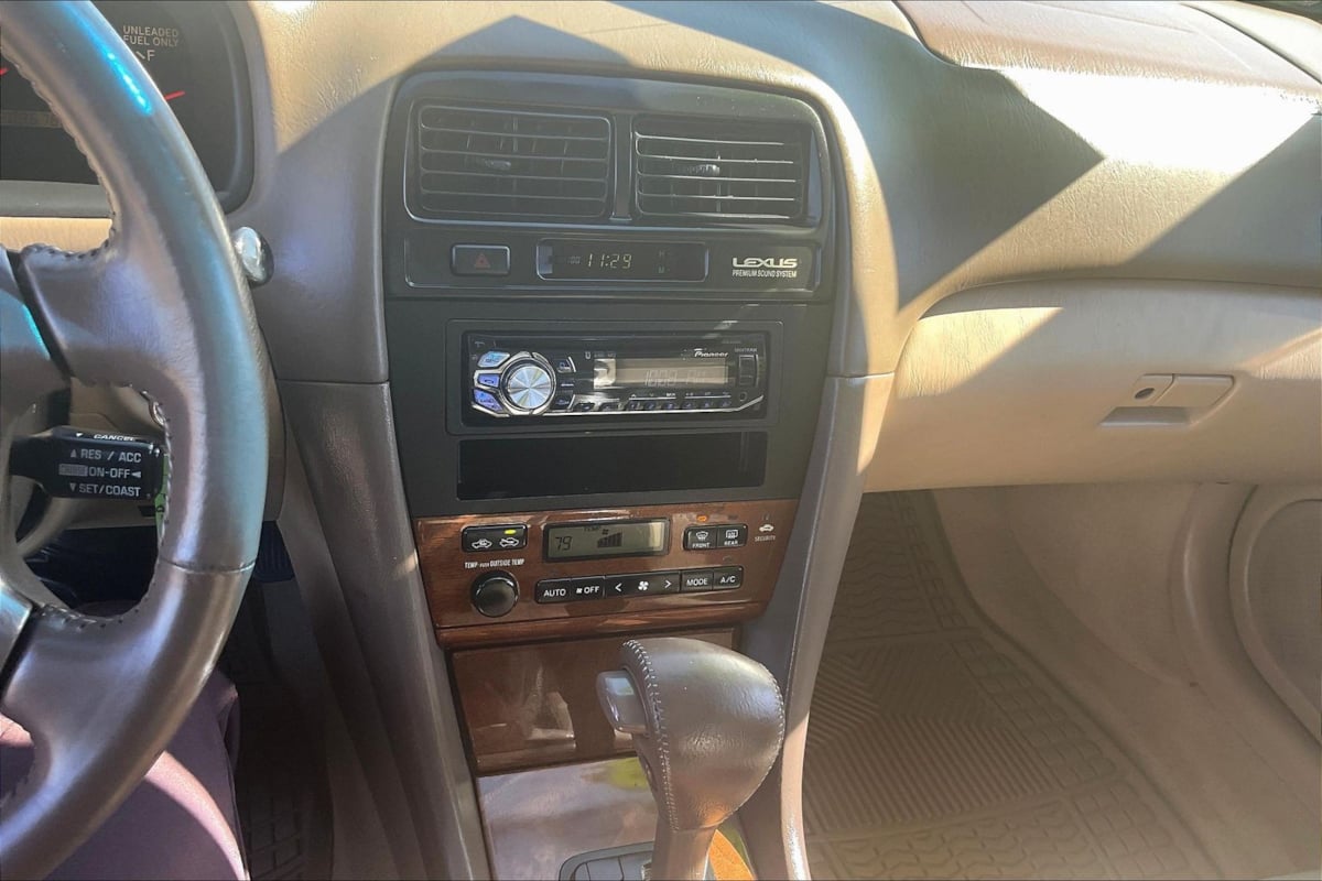 Lexus ES photo 12