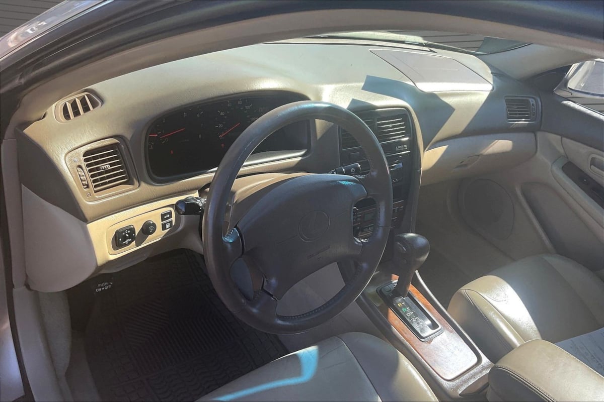 Lexus ES photo 14