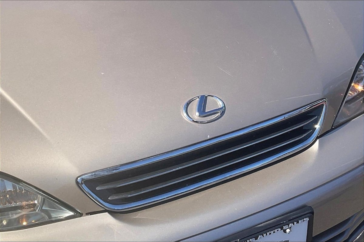 Lexus ES photo 30