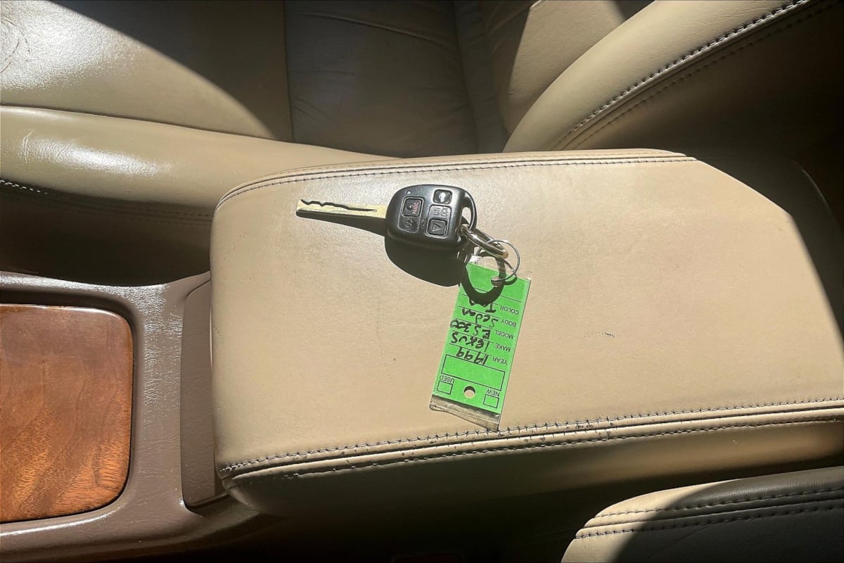 Lexus ES photo 32