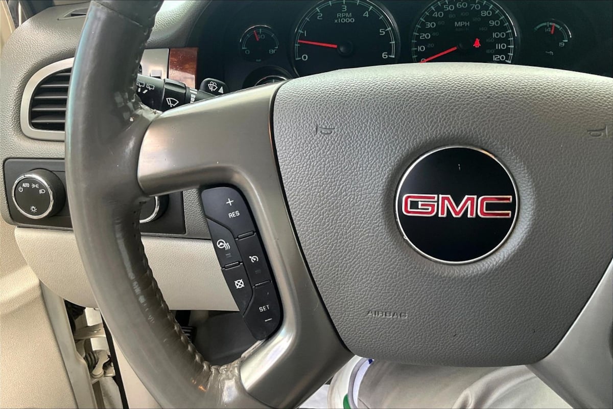 GMC Yukon photo 11