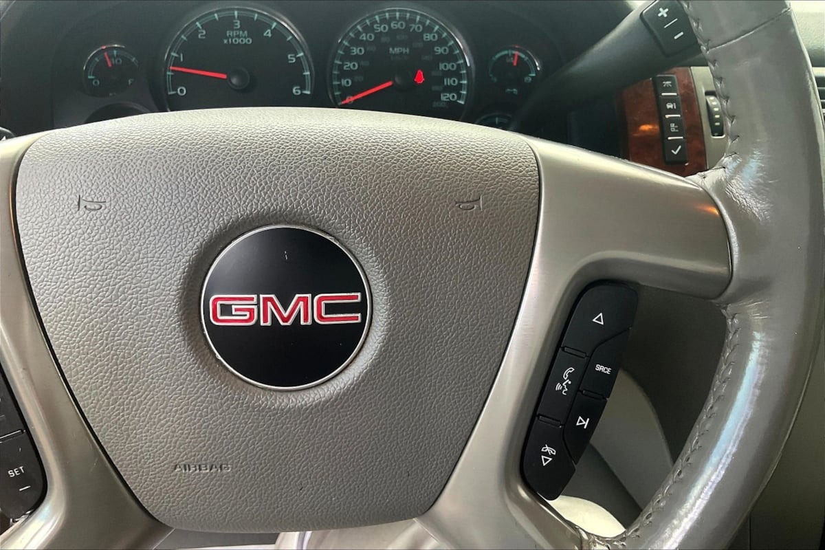 GMC Yukon photo 12