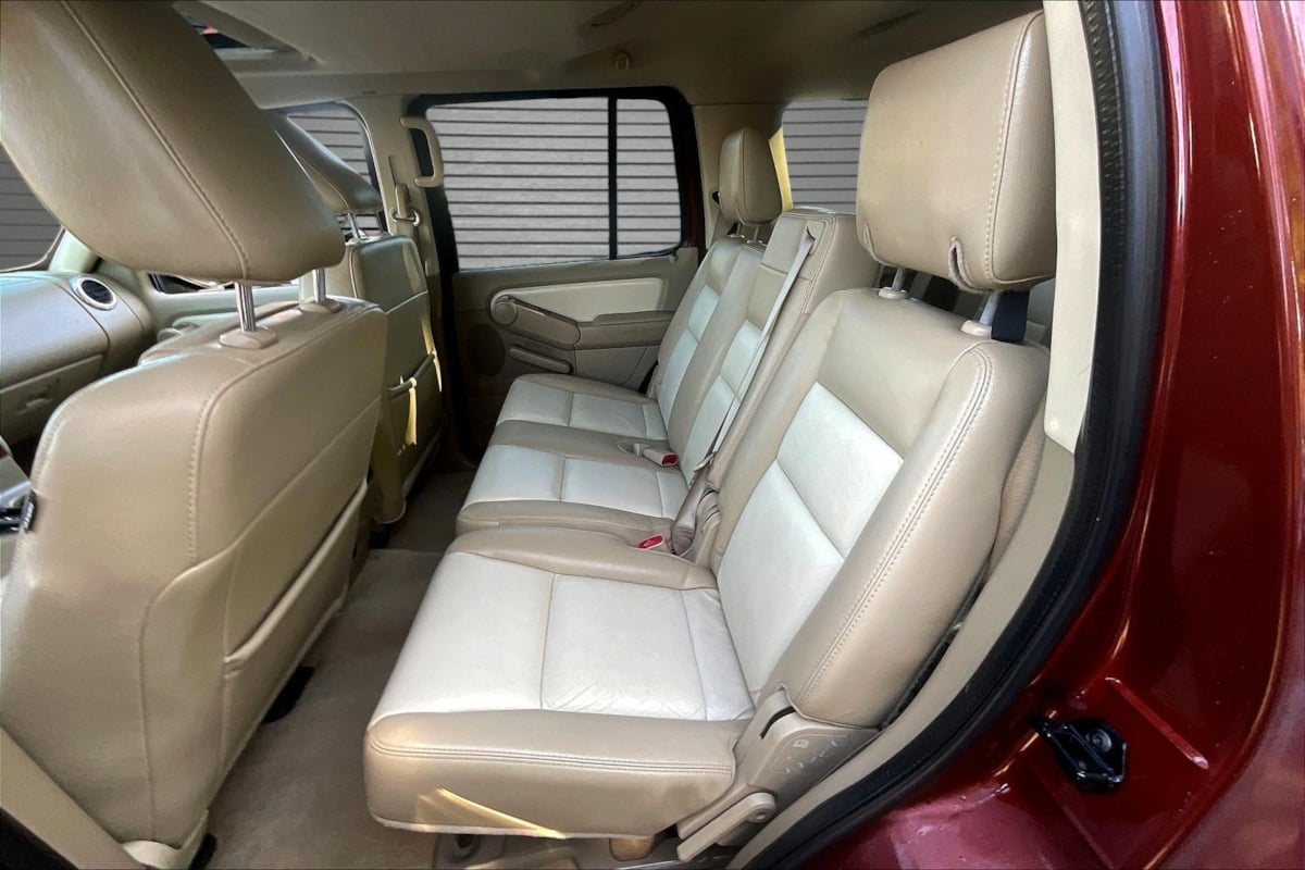 Ford Explorer photo 21