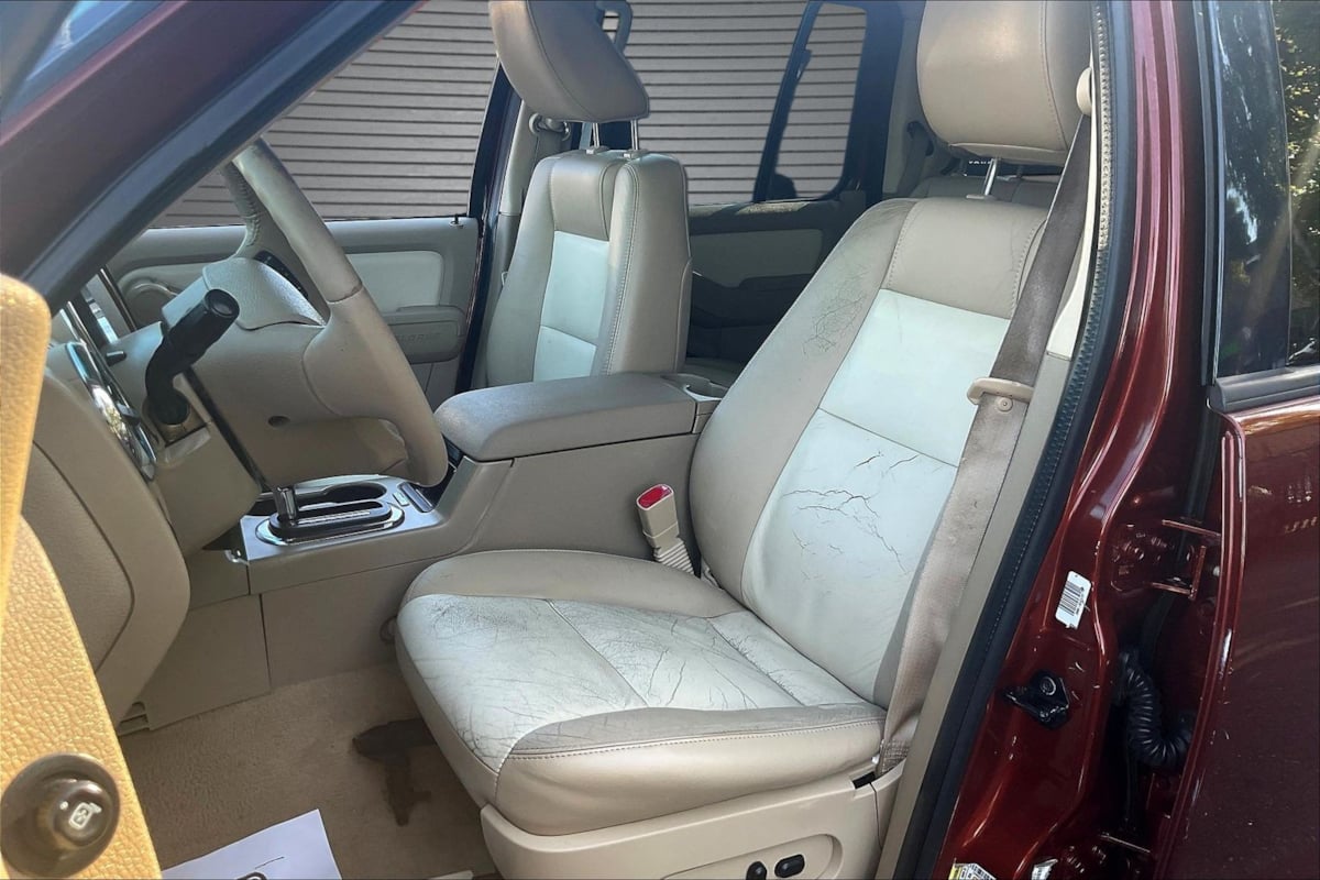 Ford Explorer photo 20