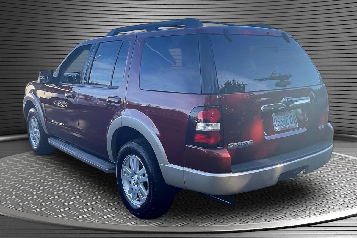 Ford Explorer photo 4
