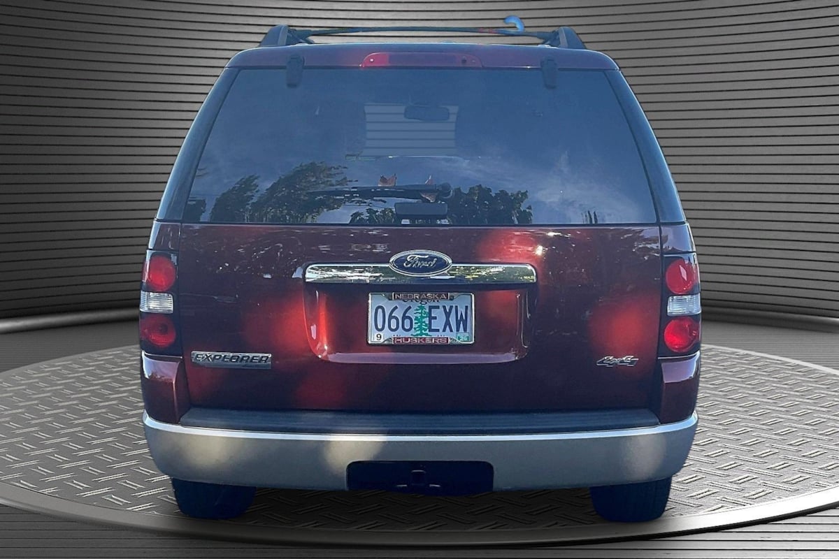Ford Explorer photo 5