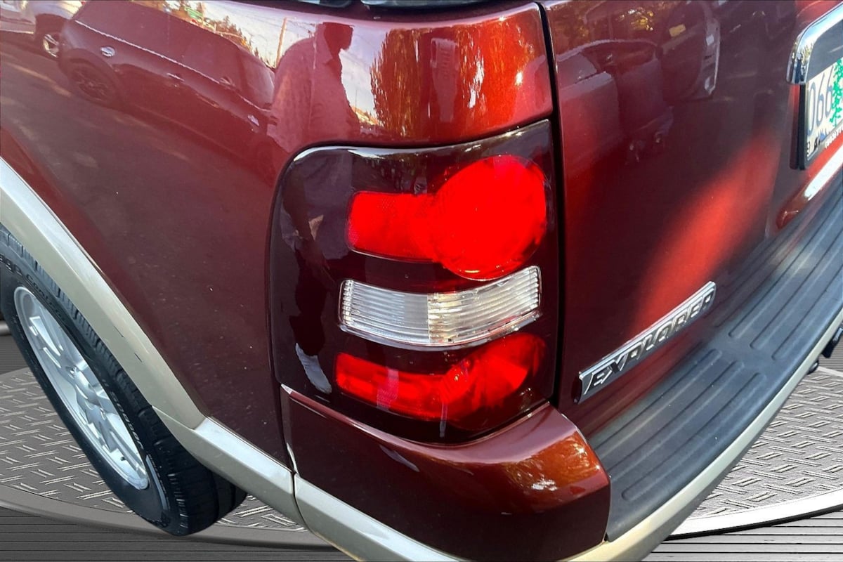 Ford Explorer photo 22