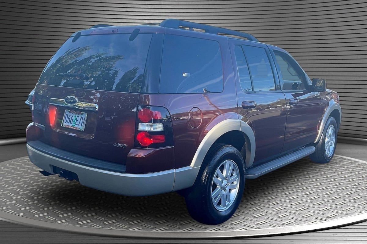 Ford Explorer photo 6