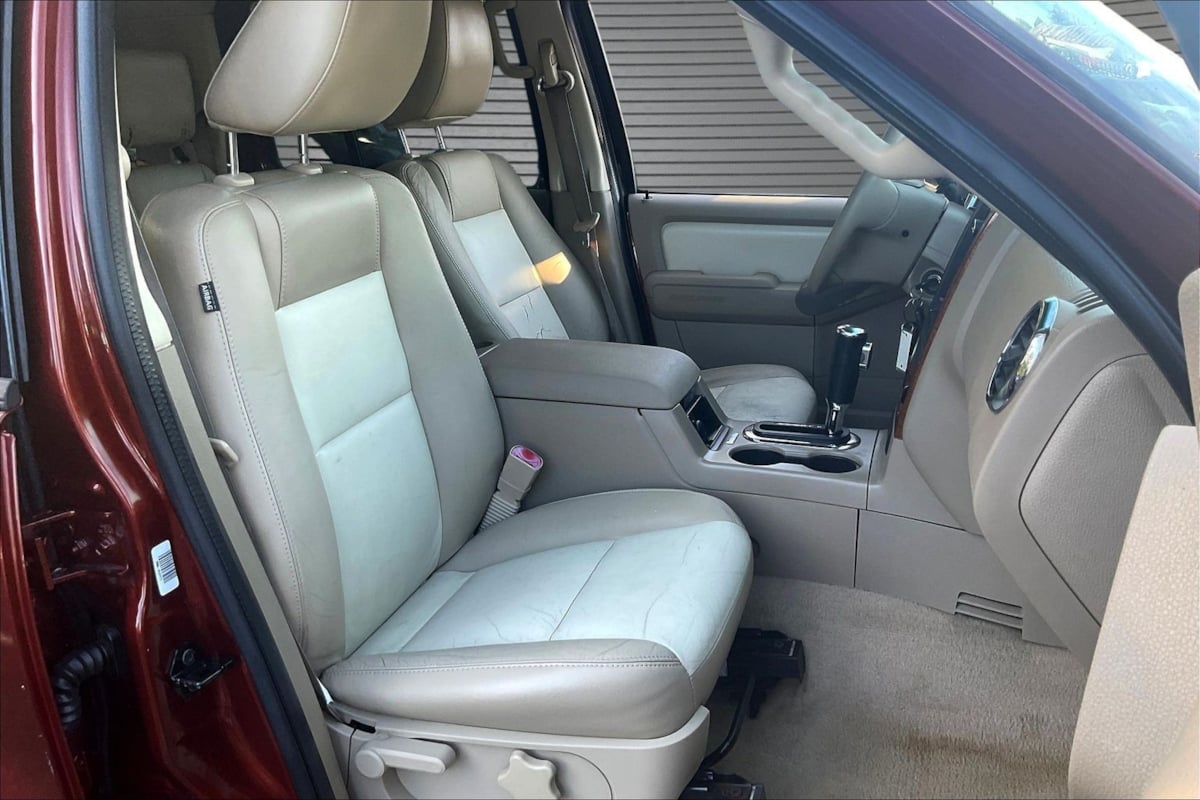 Ford Explorer photo 28